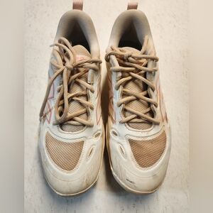 New Balance Fresh Foam Velo 4 Molded Cleats